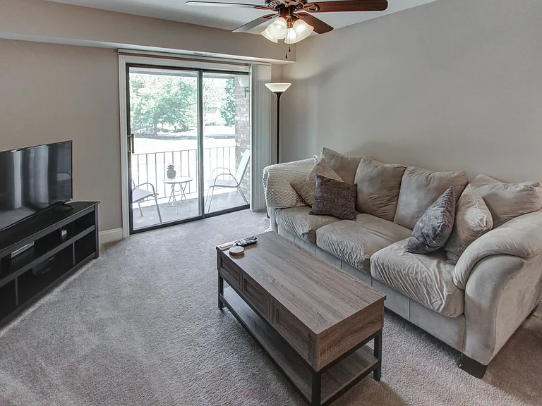 Hollandale Apartments — Photo 47