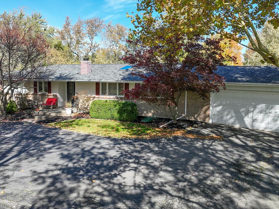 1st image of 100 Bridle Ln