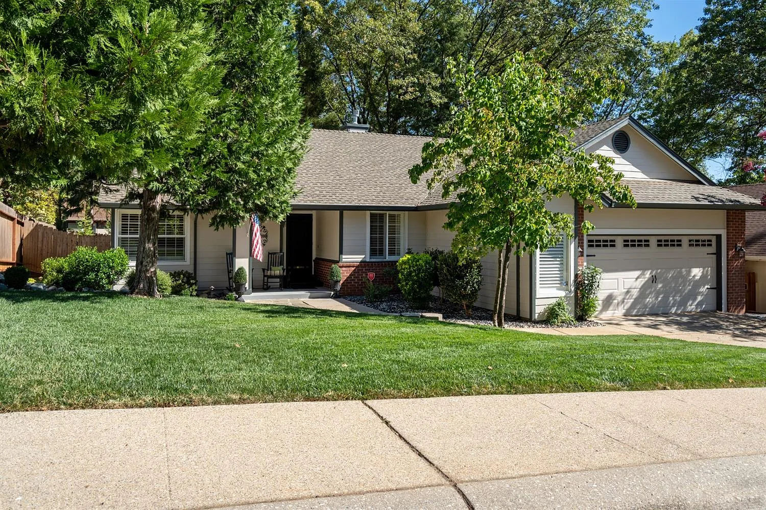 114 Woodcrest Way photo 1