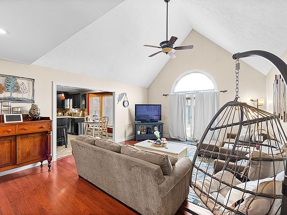 4th image of 70 Lab Dr