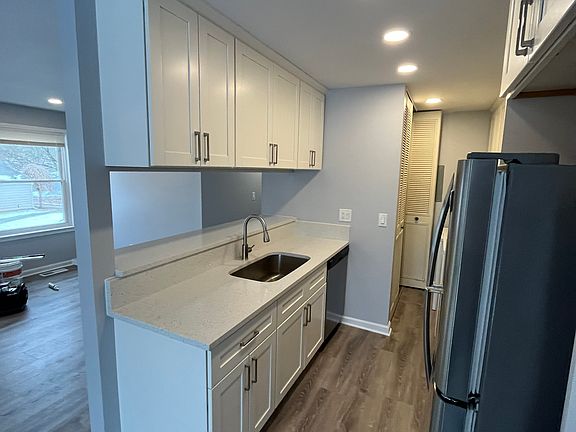 2nd image of 3091 Oakridge Ct #50