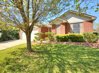 129 Little Lake Rd, Hutto, TX 78634