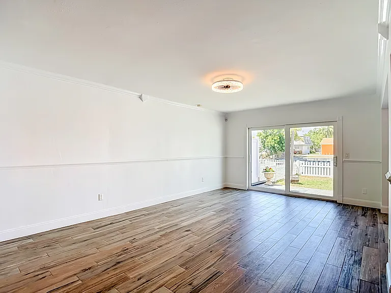 8733 Bay Pointe Dr — Photo 25