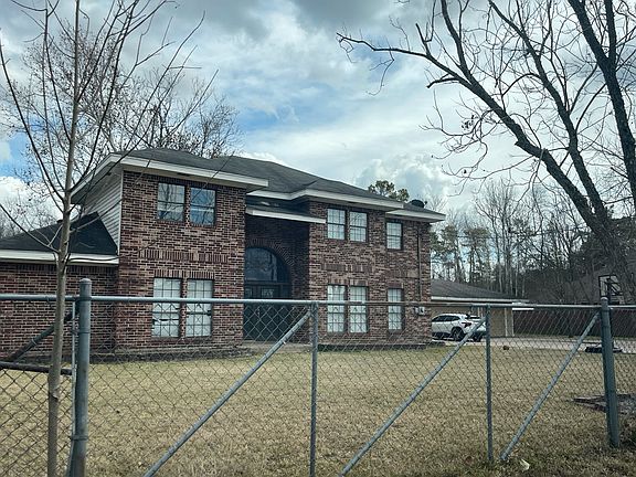 3rd image of 1827A Isom St