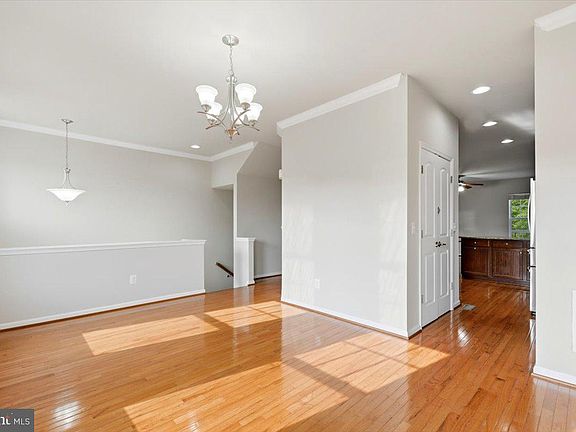 3rd image of 43350 Wayfarer Sq