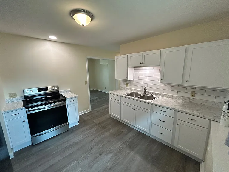 1103 Sylvan St #1 — Photo 1