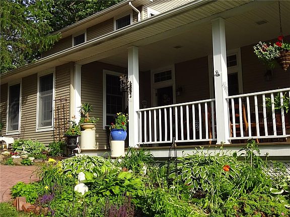 3rd image of 8065 Farview Dr