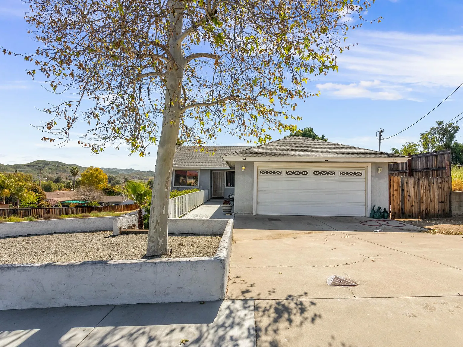 3 bed, 1320 sqft, $3,000 — Photo 2