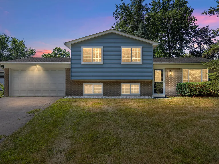 8621 Oakside Ave — Photo 1
