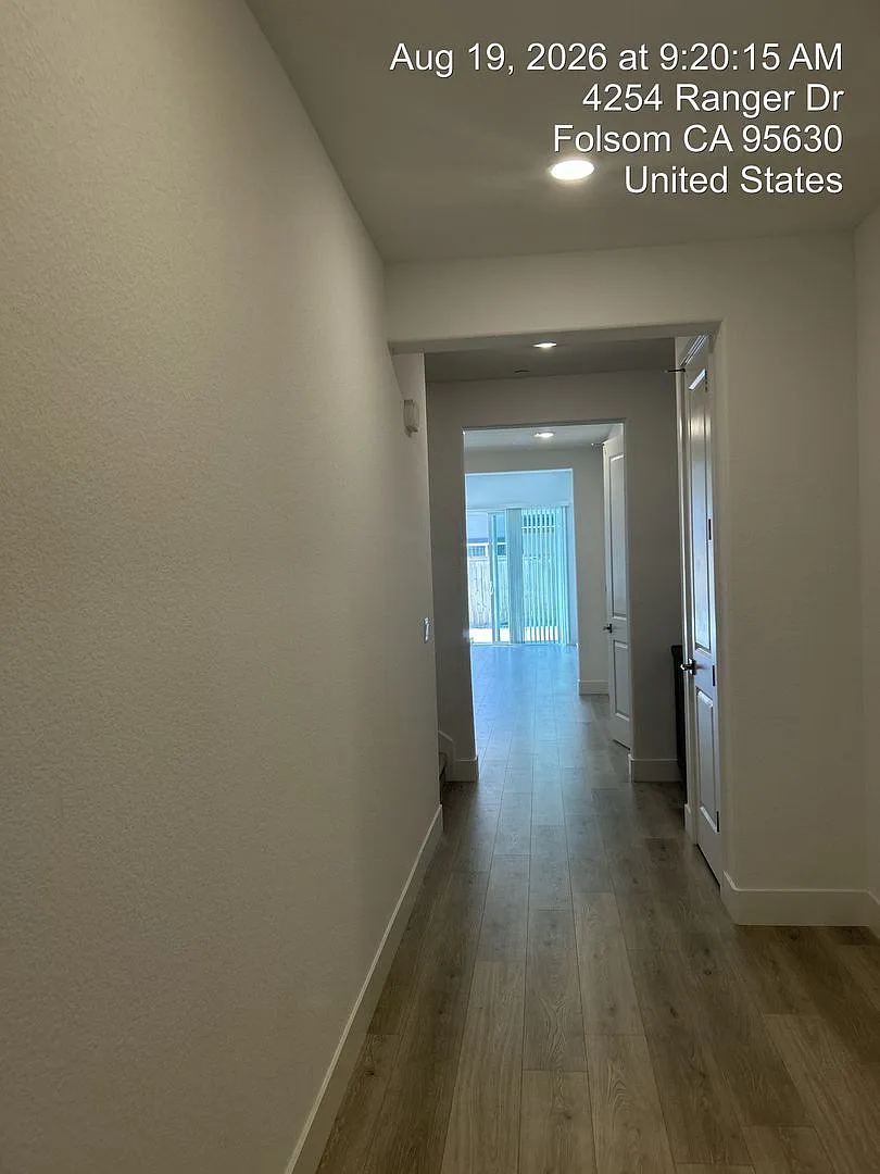 Gorgeous four bedroom two bath home — Photo 2
