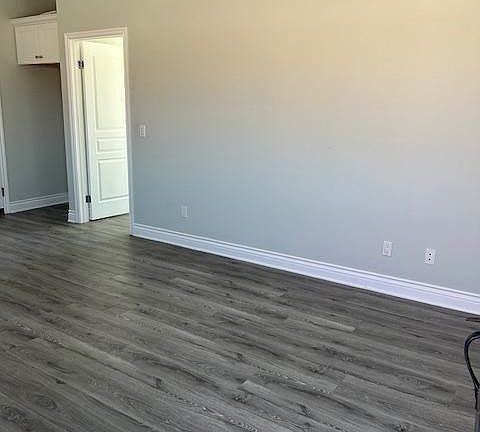 3rd image of 4867 E Charlton Ave