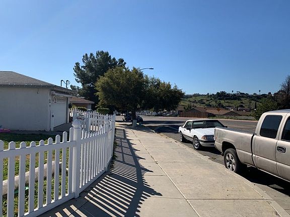 5th image of 689 Meadowbrook Dr