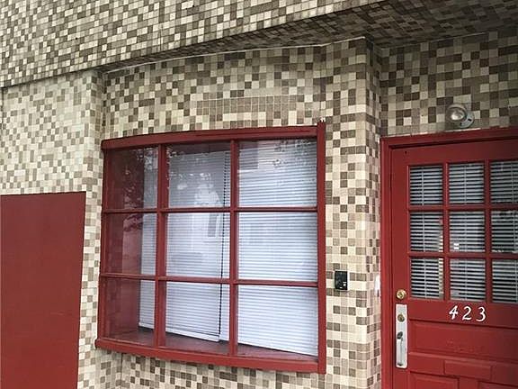 4th image of 421-423 W 8th St