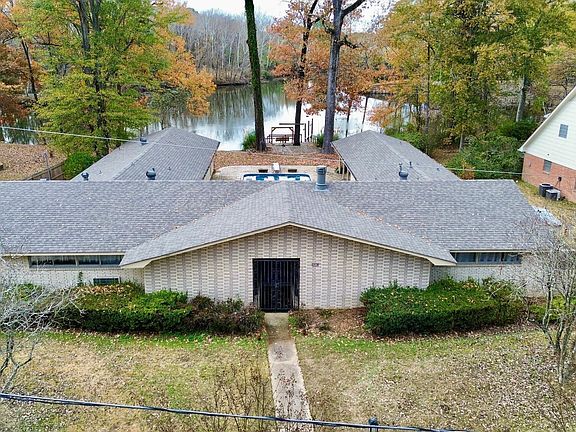 3rd image of 5018 Riverwood Cir