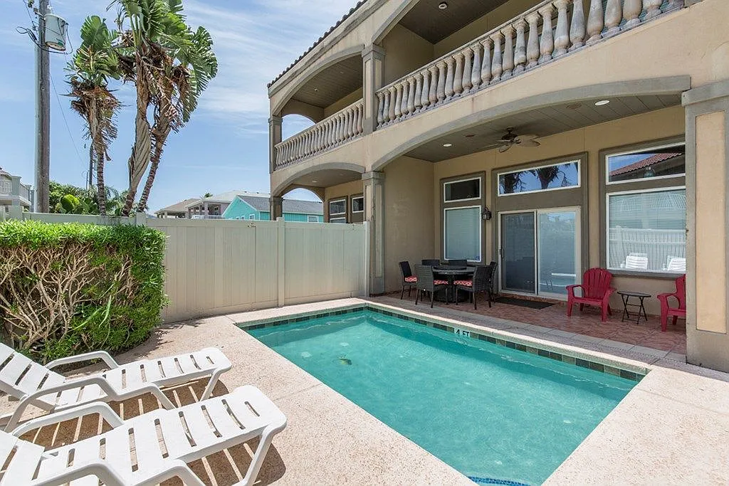 3 bed, 2295 sqft, $4,000 — Photo 1