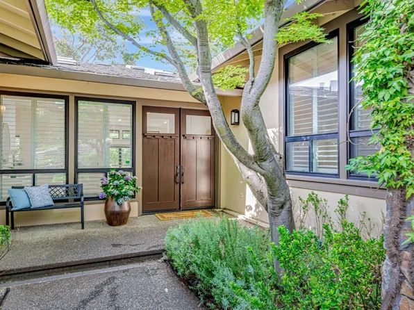 11 Brent Ct, Menlo Park, CA 94025
