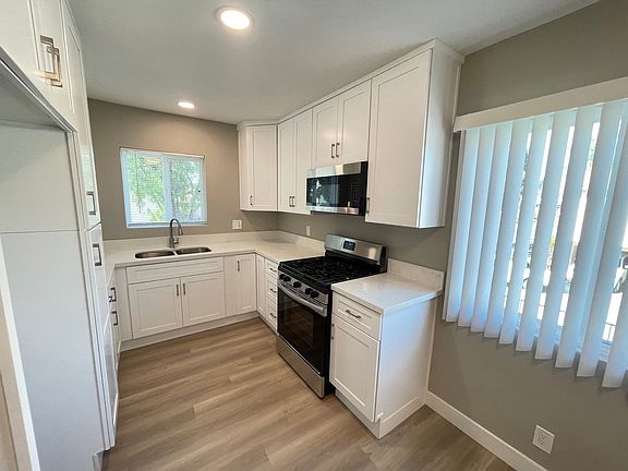 3rd image of 408 Calle Cinco #4