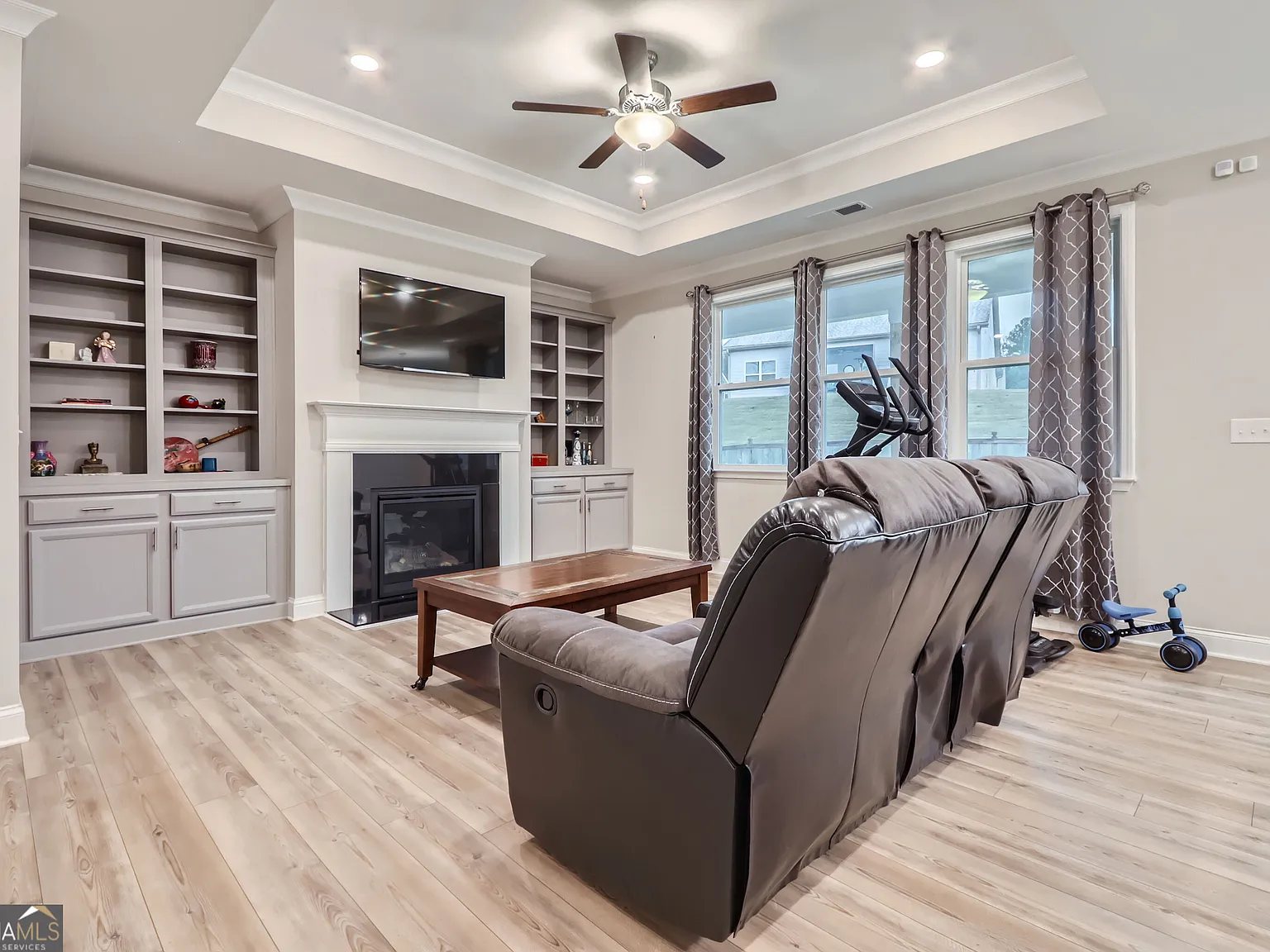 4 bed, 3.0 bath, 2729 sqft, $3,100 — Photo 4