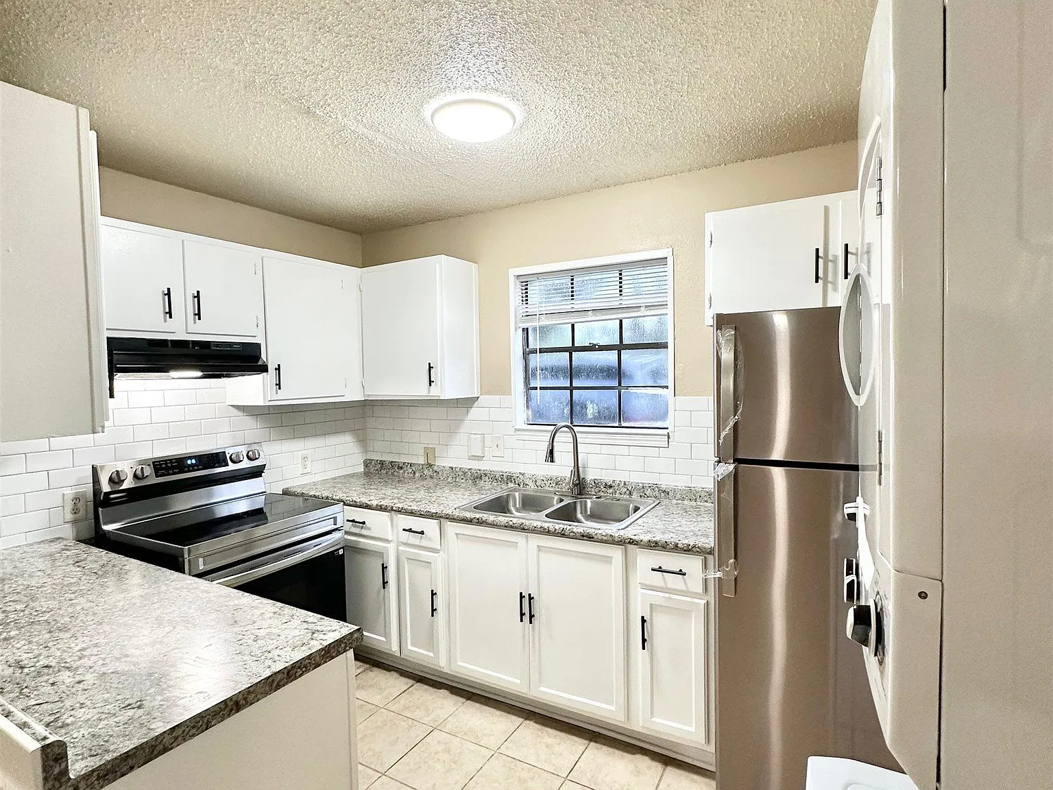2 bed, 850 sqft, $1,050 — Photo 2