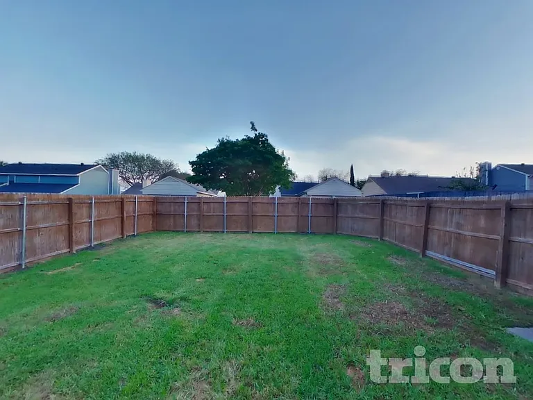 300 Ripplewood Dr — Photo 14