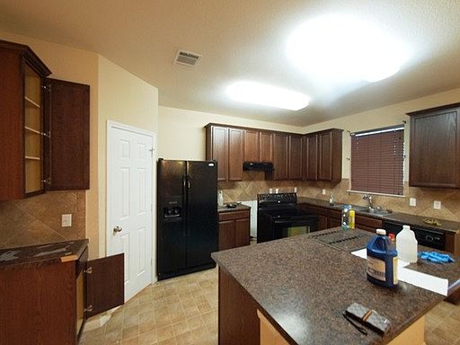 4th image of 2600 Laguna Dr