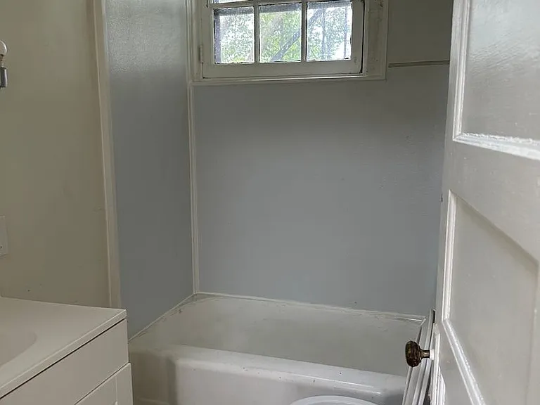 1722 W Market St — Photo 9