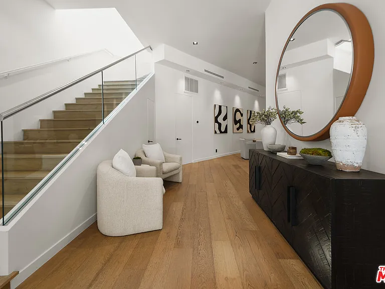 2163 Outpost Dr — Photo 3