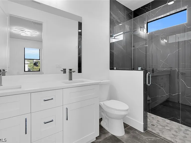 111 Harry Ave S #109 — Photo 26