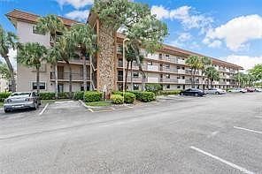 3rd image of 4930 E Sabal Palm Boulevard #402