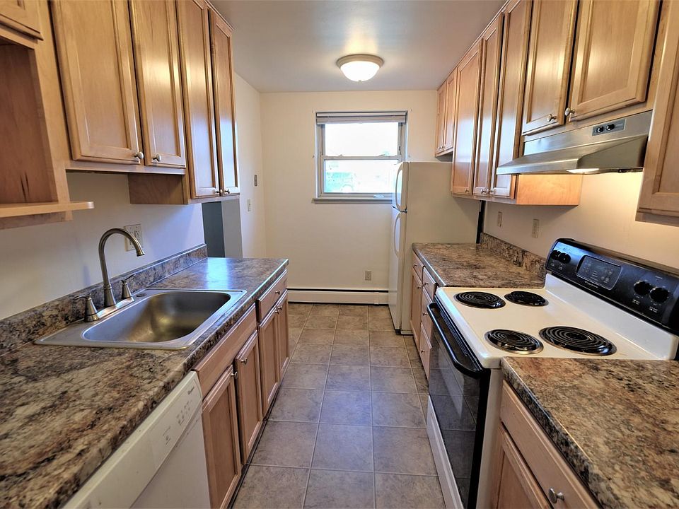 1st image of 2044 Brewster St APT 18