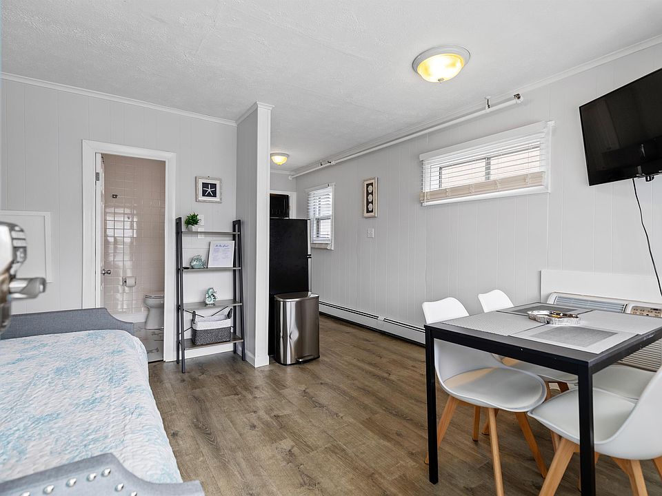 1st image of 44 E Grand Ave #465