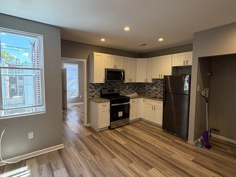 1704 Conlyn St #2 — Photo 6