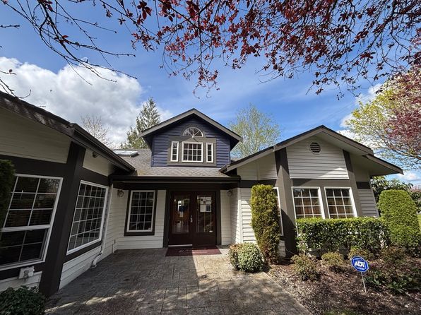 Waterford Apartments | 2020 Lake Heights Dr, Everett, WA