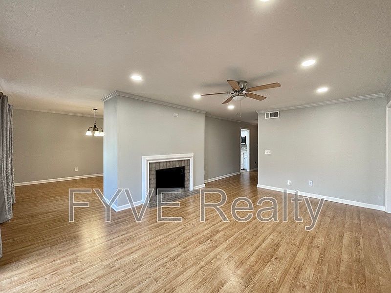 1st image of 105 Hillsboro Pl