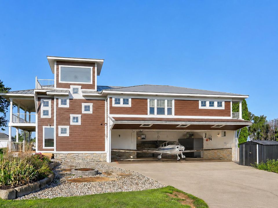1st image of 2520 Air Park Dr