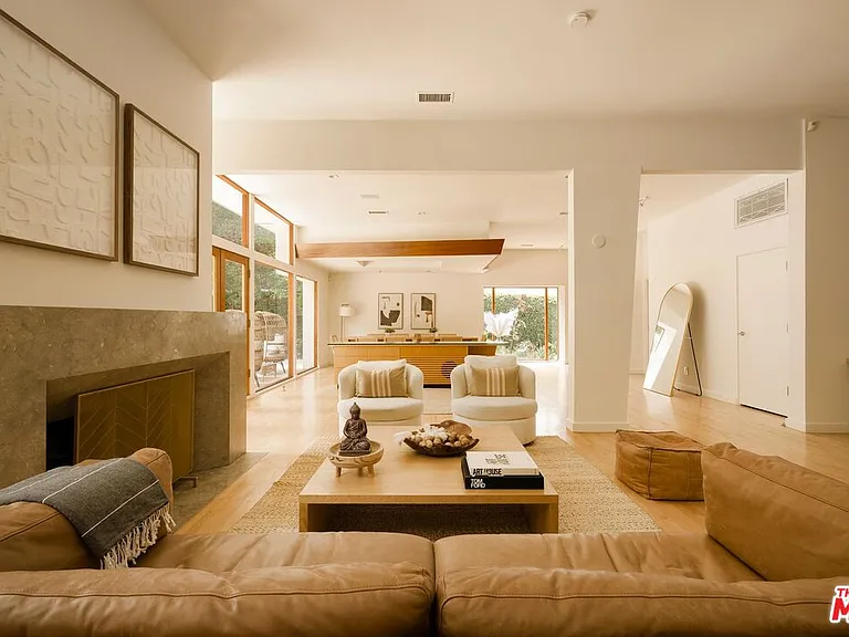 3600 Mandeville Canyon Rd — Photo 2