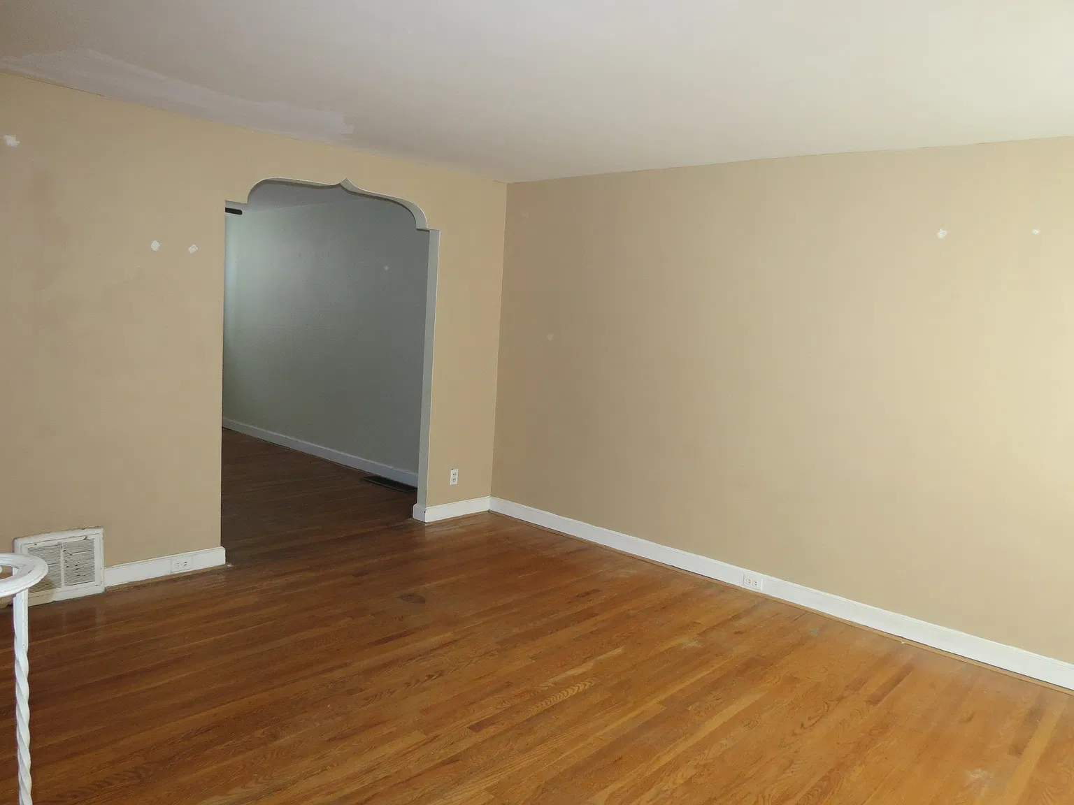 3-Bedroom Brick Rowhome with Hardwood Floors in East Mayfair — Photo 4