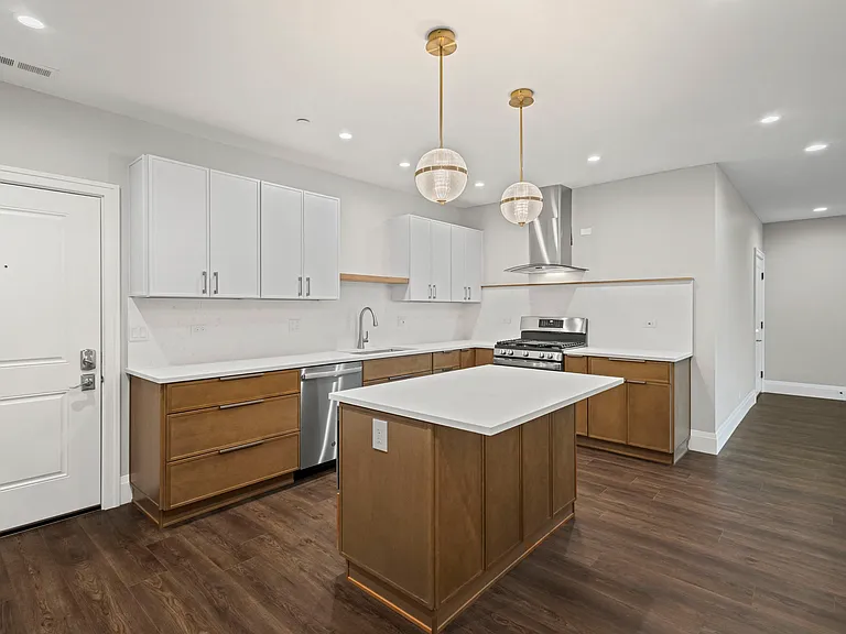 1036 Lake St #2N — Photo 9