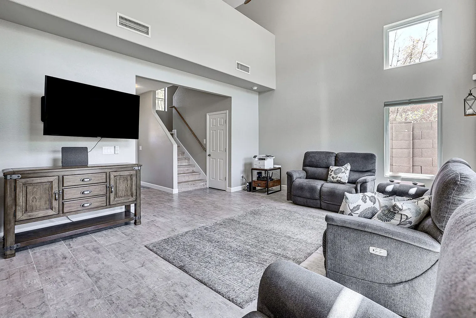 3 bed, 2.0 bath, 1668 sqft, $4,419 — Photo 3