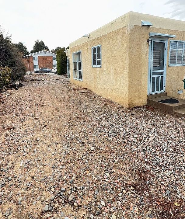 1st image of 402 E 18th St #1/2