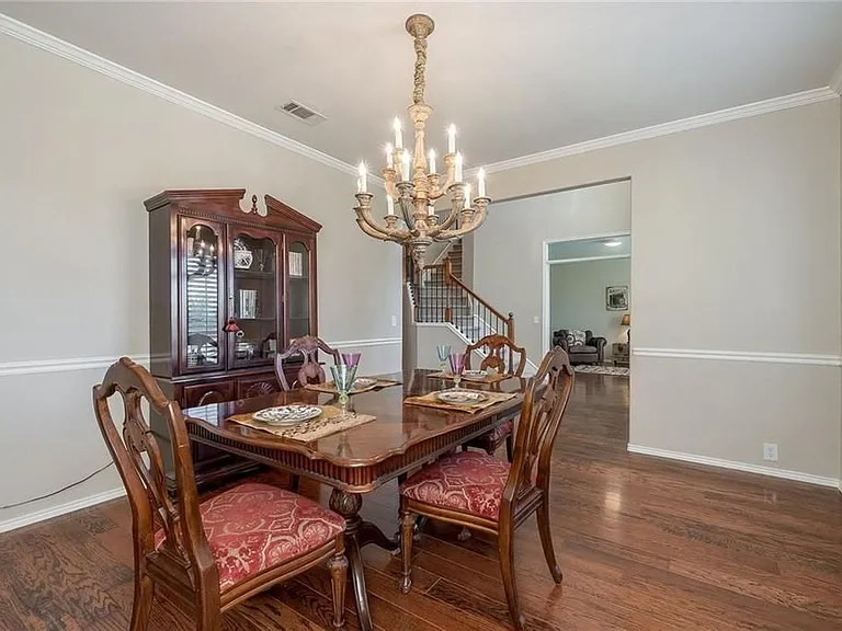 2374 Aspermount Dr — Photo 4