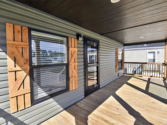 Exterior Image-1-Adventure Homes Bayshore Estates