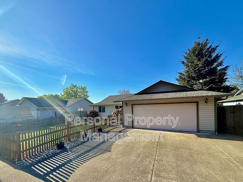 1st image of 16907 NE 23rd St