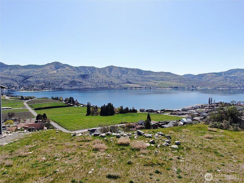 3rd image of 120 Orchard View Drive