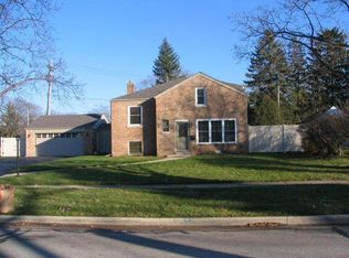 856 N Eagle St, Naperville, IL 60563