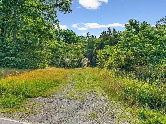 3rd image of 1010 Saddle Tree Rd