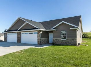 6066 Seven Springs Dr, Asbury, IA 52002