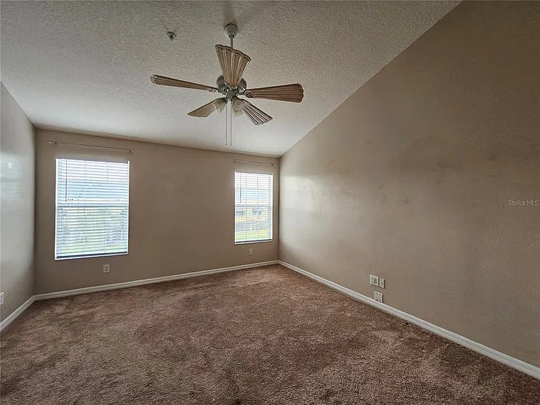 2927 Pointeview Dr — Photo 9
