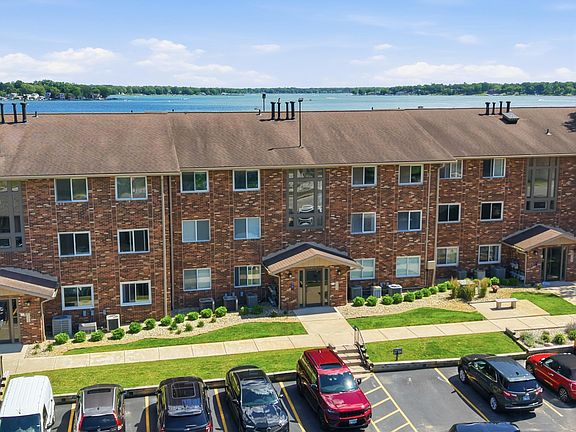 3rd image of 8125 Lake Shore Dr APT 3