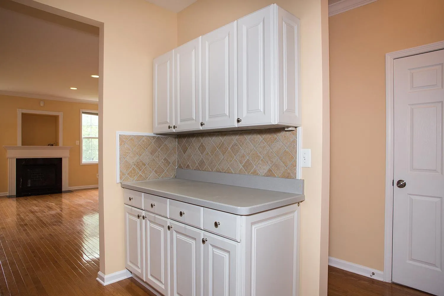 2 bed, 2.5 bath, 2010 sqft, $3,700 — Photo 4